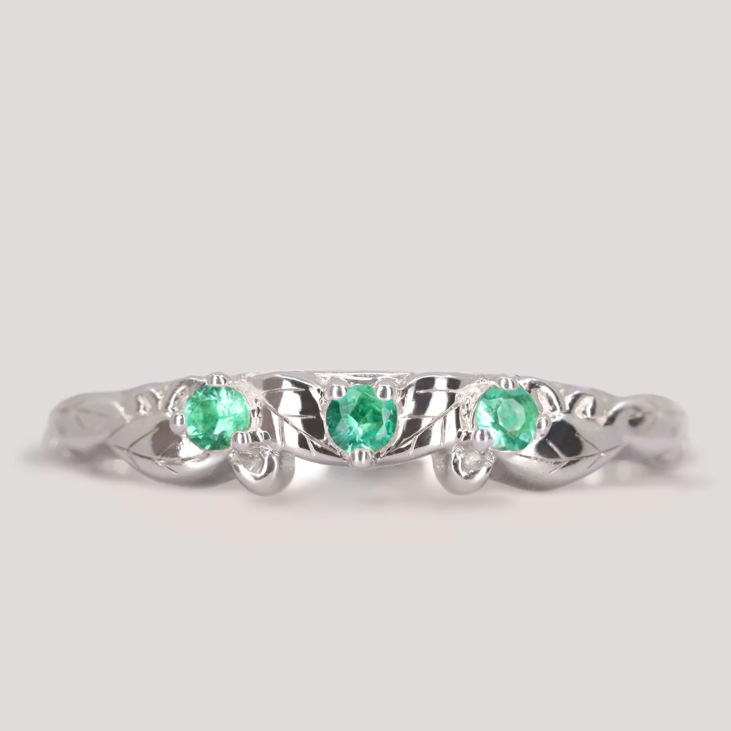 Willow - Floral Detail Emerald Set Wedding Ring - Made-To-Order - Image 5